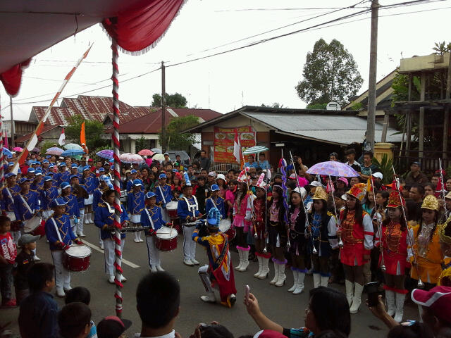 Marching Band SMPN 6 Langowan Pukau Masyarakat Langowan